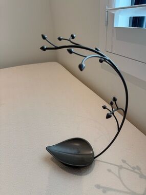 Umbra Black Metal Leaf Jewelry Stand